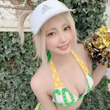 コスプレイヤー篠崎こころが「強ギャル」美ボディ全開『ヤングキングBULL』オフショット！