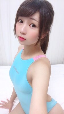 至高のプロポーションで魅せるスレンダーボディ！コスプレイヤー・いよの競泳水着ショットに大興奮！