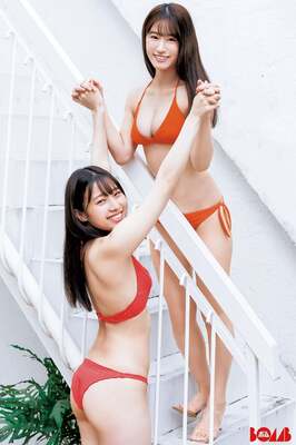 NMB48安部若菜＆上西怜、赤とオレンジの水着で健康的なボディライン披露