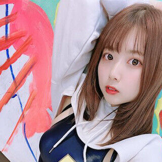 コスプレイヤーとみこがスクール水着姿でセクシー鼠径部披露！！