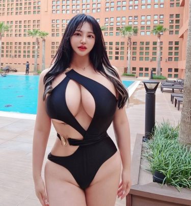 【画像】この中国コスプレイヤーさんのクソデカおっぱいとお乳とたわわに実った果実wwwww